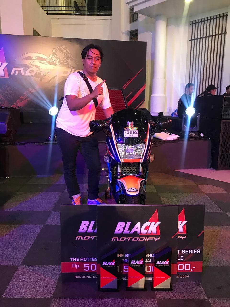 Jawara Black Motodify Bandung : Honda PCX 160 Raih The Best of Show Non Profesional, Ninja SSR Raih The Best of Show Profesional