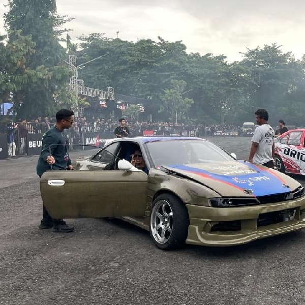 4 Drifter Nasional ‘Ngamuk’ di Aksi Taxi Drift Blackauto Battle The Final 2025