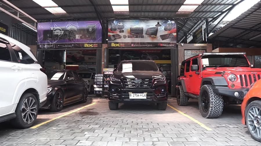 Neo RX Auto Pro, Workshop Simply Modif di Bali, Ada Mercedes Benz C43 AMG Biturbo