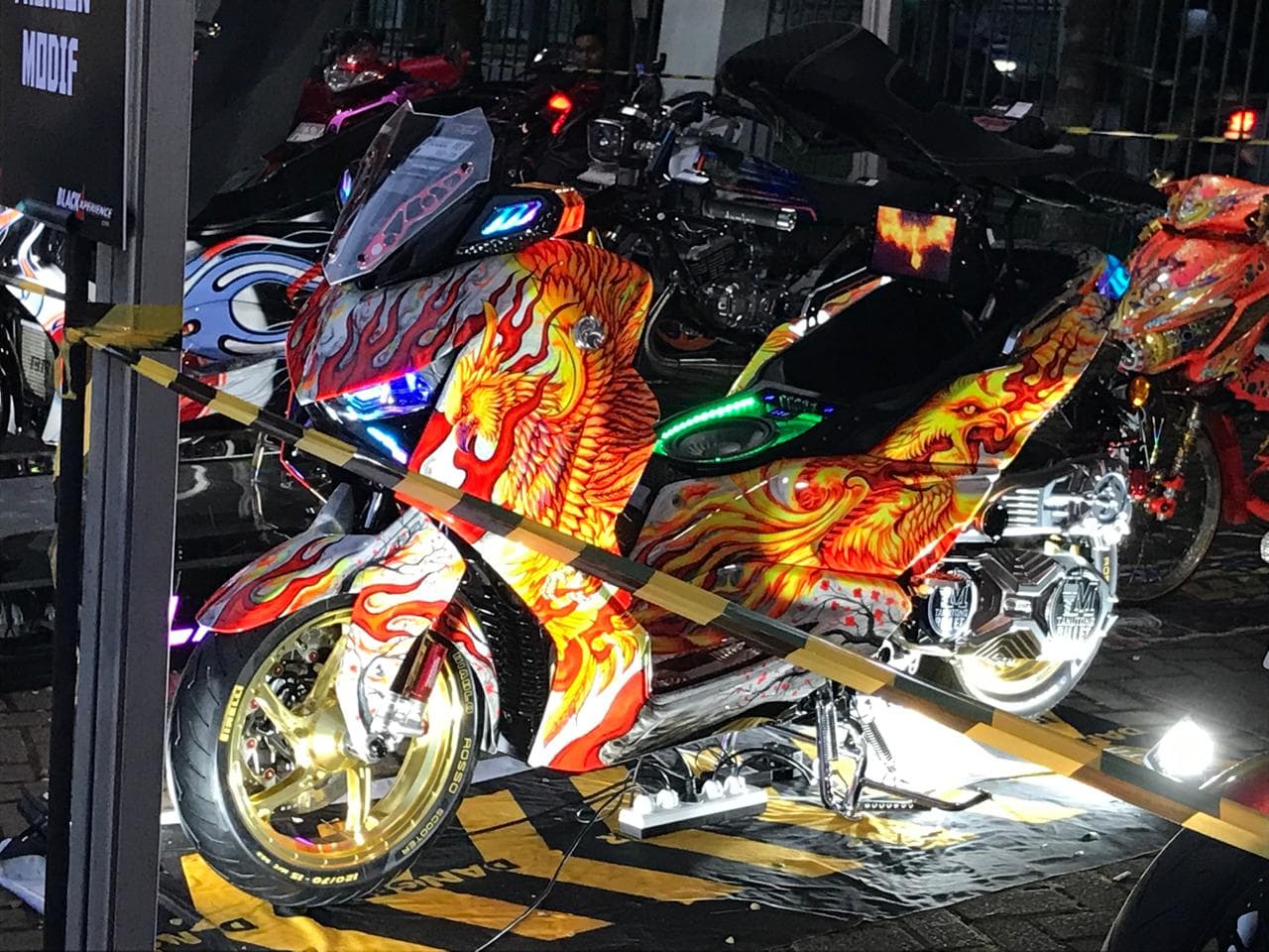 Black Motodify Malang Pecah, Xmax Nakano Garage Sabet Gelar The Best of Show Non Profesional,
