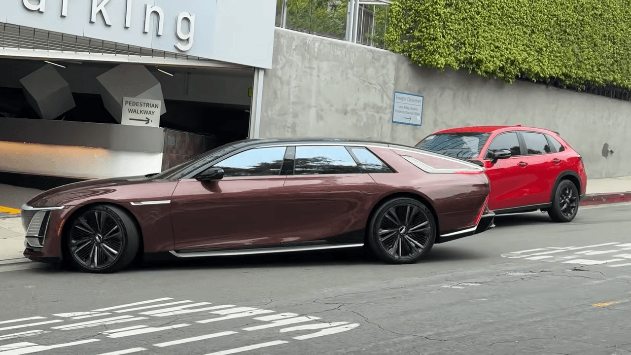Intip Cadillac Celestiq, Estate EV Kepunyaan Ben Affleck
