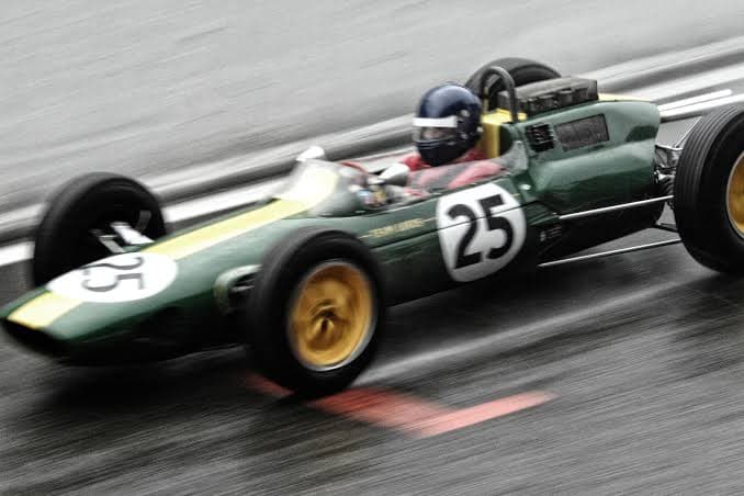 Berkenalan dengan Warna British Racing Green