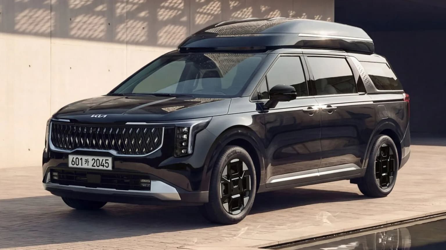 Kia Carnival High Roof, Varian Atap Tinggi Dengan Harga Terjangkau