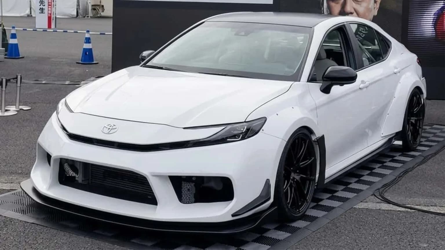 Toyota Gazoo Racing Buat Camry 700 HP, Sangar!