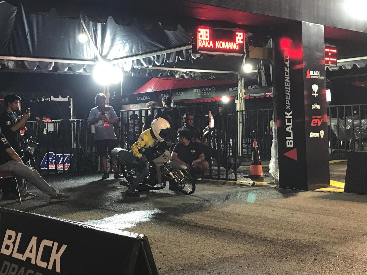 Drag Bike Supporting Kelas Malam FIZ-R 125cc Rangka STD Sunmori, Raka Komang Torehkan 8.186 detik